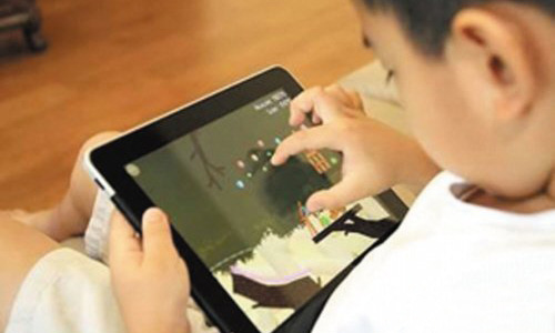 小孩暑假愛玩手機、ipads